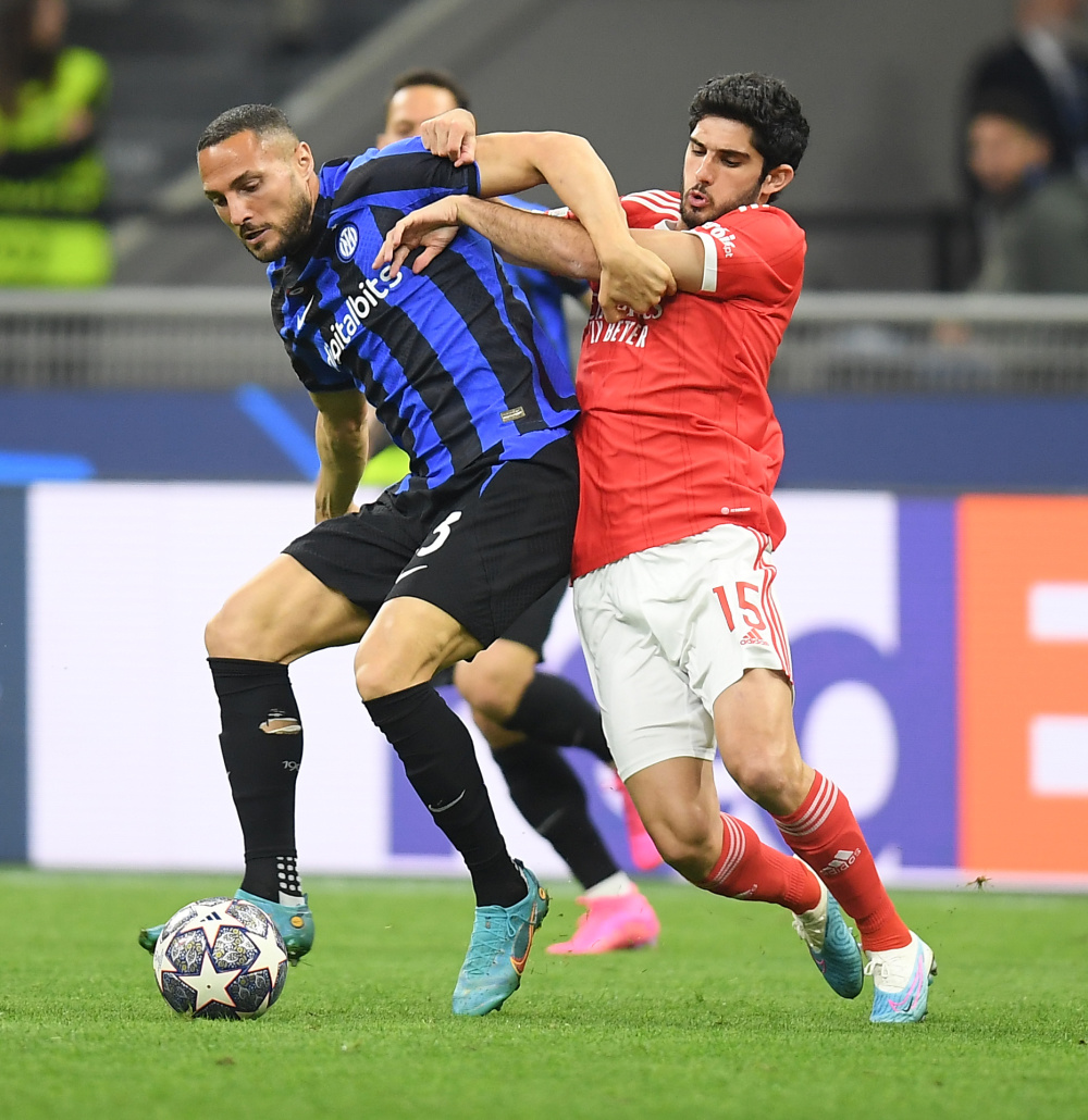 Shadow亲哥直播表示，他们是意大利人，但是很想加入中国国籍