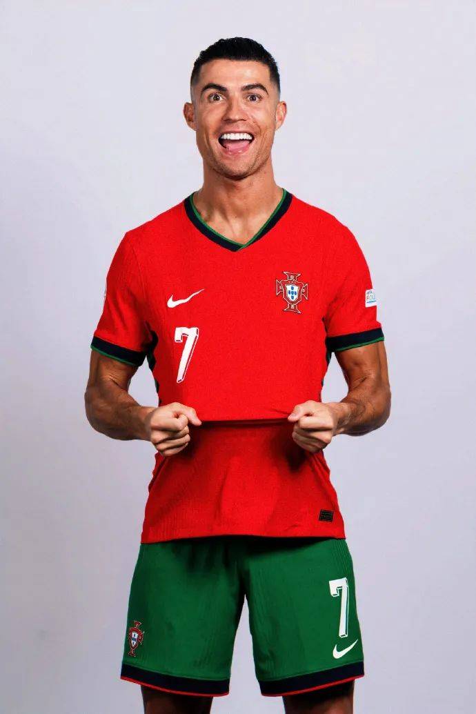 梅开二度！《剑与远征：启程》摘下年度iPhone游戏桂冠