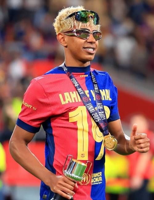 点球破门，哈兰德当选曼城vs布莱顿全场最佳球员