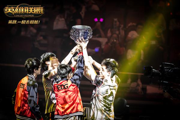 Liquid 以 2-1 战胜 3DMAX ，成功晋级 ESL Pro League S21 季后赛。
